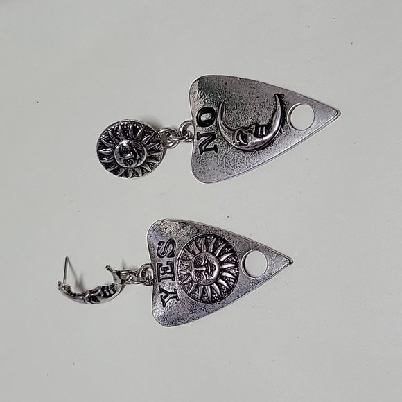 💥LAST ONE💥Large Ouija Planchette Sun & Moon Vintage Style Dangle Earrings - Picture 2 of 5